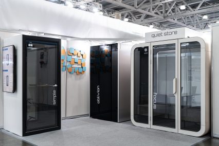 Фото стенда Quiet Store на выставке Мебель Экспо 2025